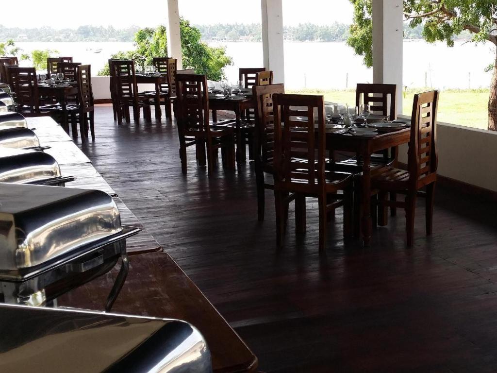 Naaval Hotel Batticaloa Exterior photo