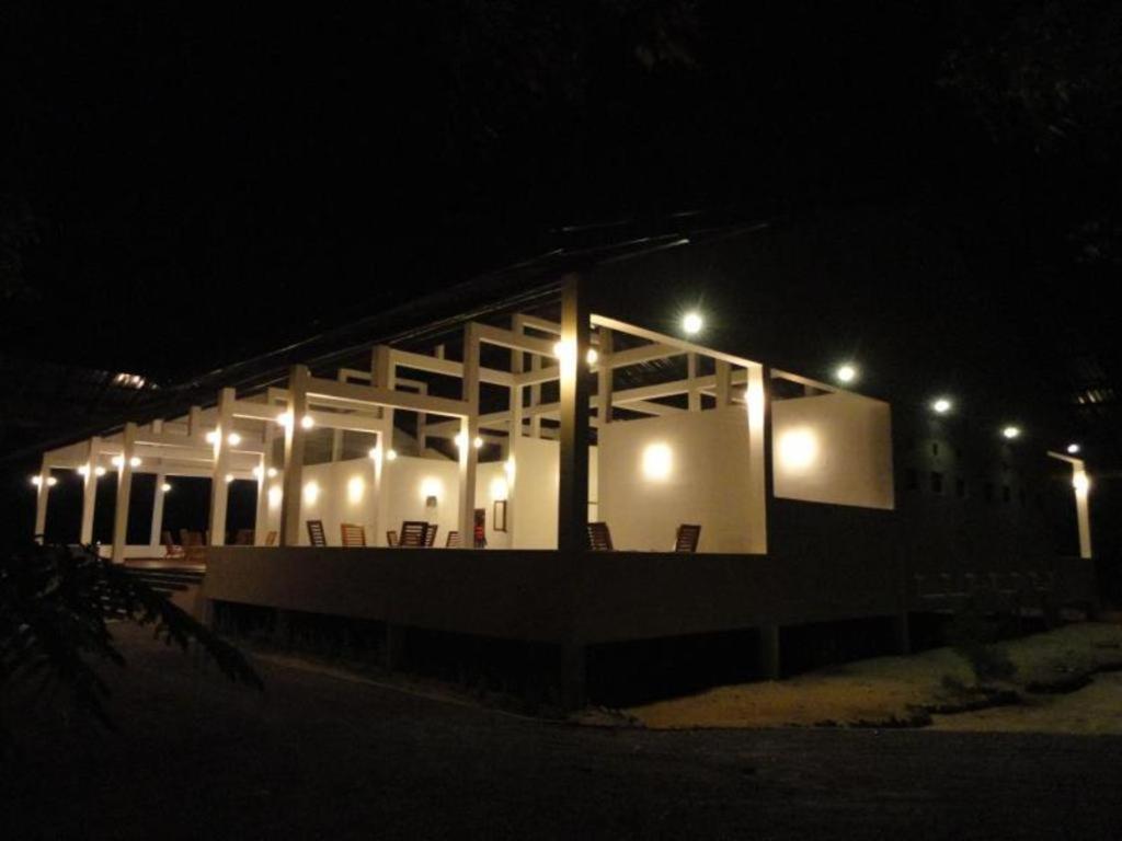 Naaval Hotel Batticaloa Exterior photo