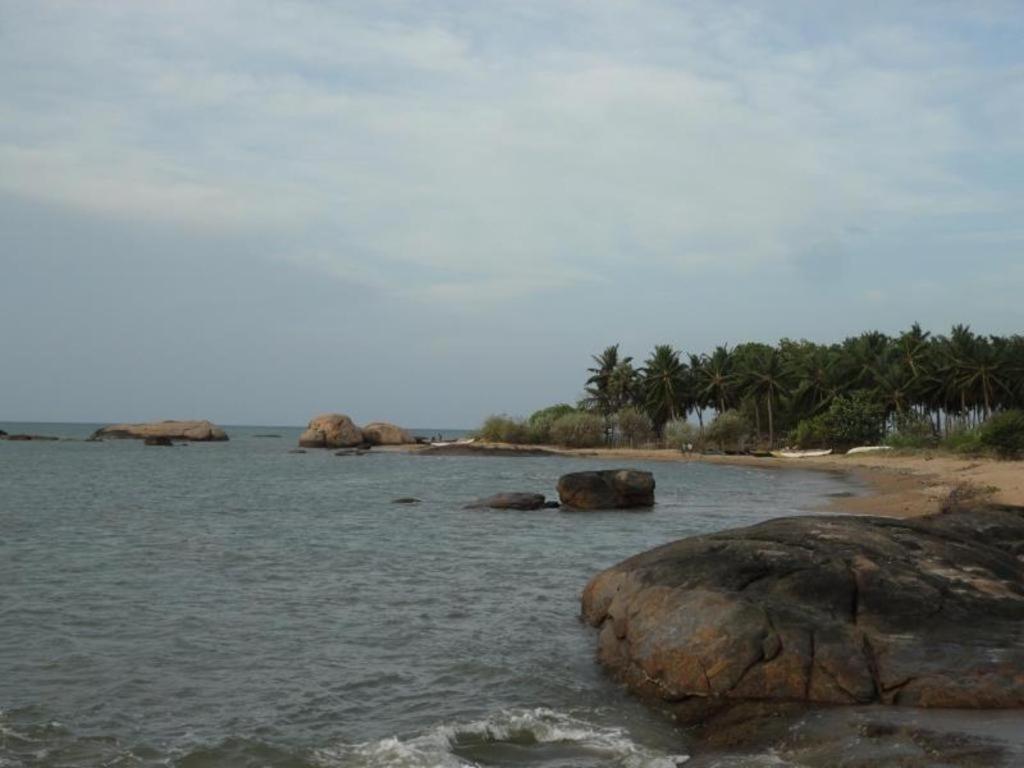 Naaval Hotel Batticaloa Exterior photo