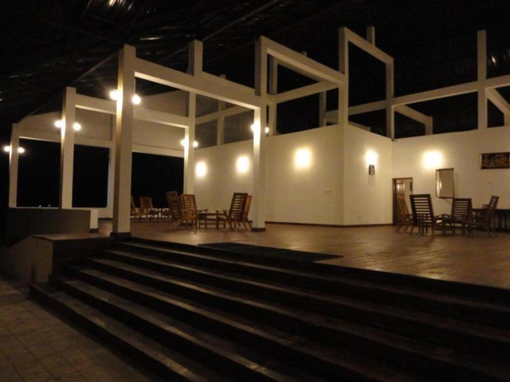 Naaval Hotel Batticaloa Exterior photo