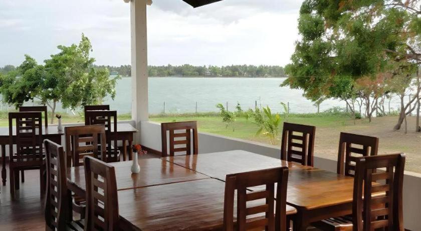 Naaval Hotel Batticaloa Exterior photo
