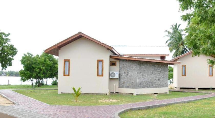 Naaval Hotel Batticaloa Exterior photo
