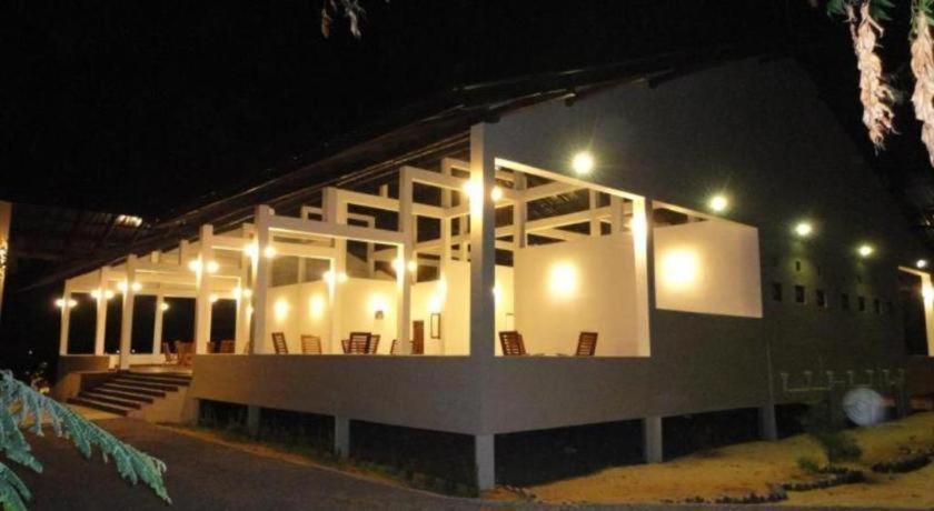 Naaval Hotel Batticaloa Exterior photo