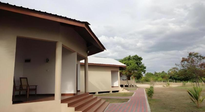 Naaval Hotel Batticaloa Exterior photo