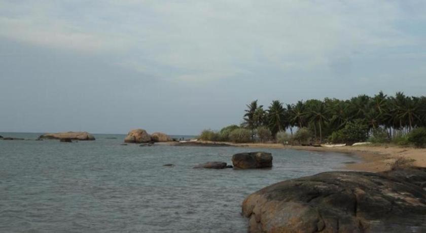 Naaval Hotel Batticaloa Exterior photo