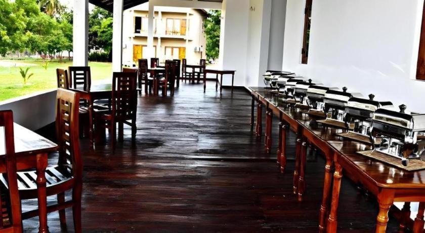 Naaval Hotel Batticaloa Exterior photo