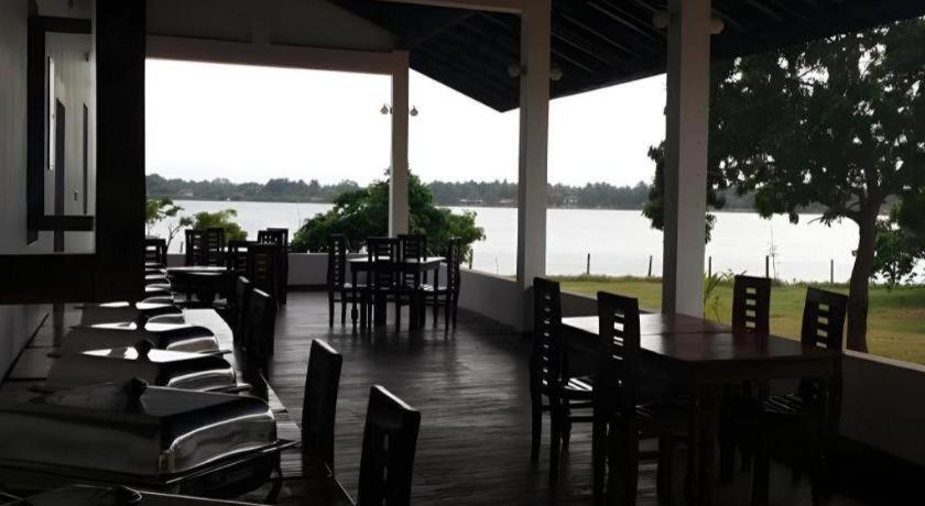 Naaval Hotel Batticaloa Exterior photo