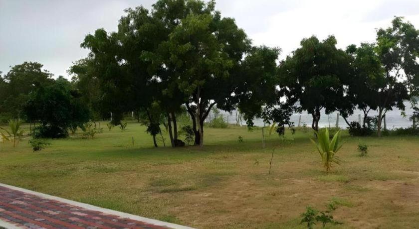Naaval Hotel Batticaloa Exterior photo