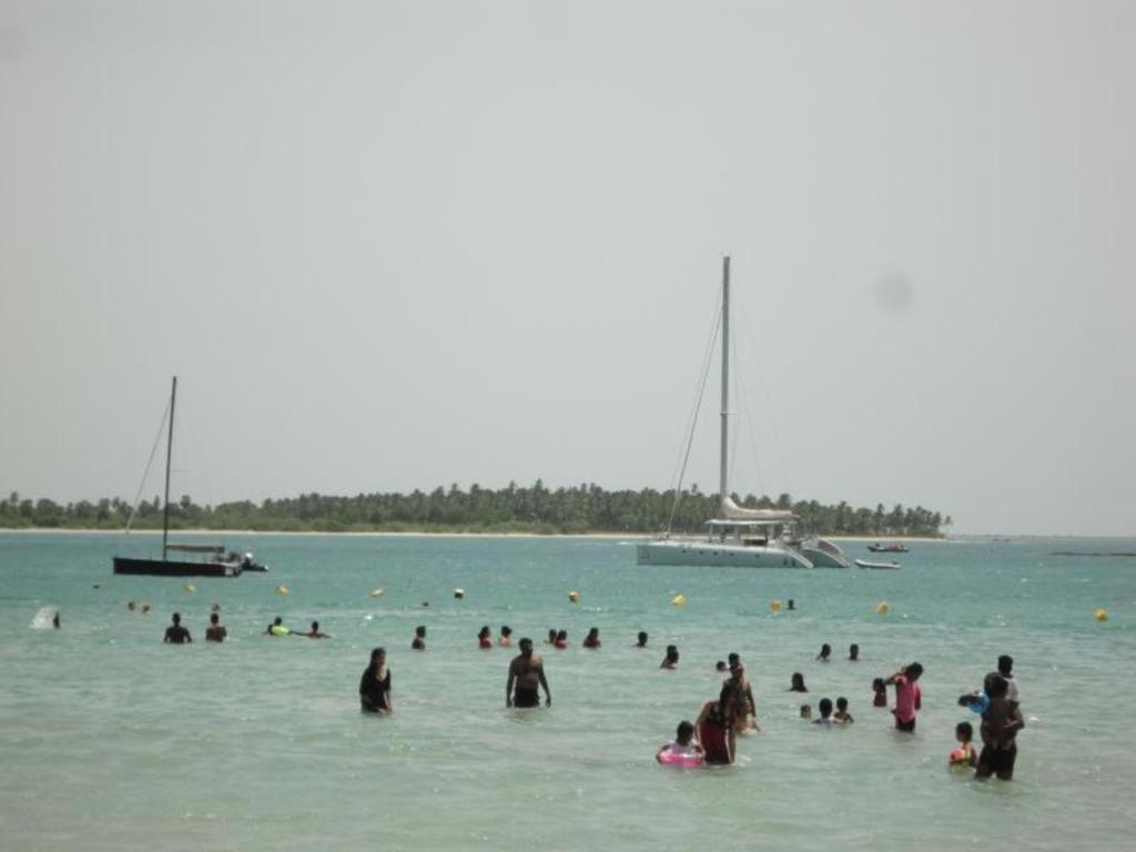 Naaval Hotel Batticaloa Exterior photo