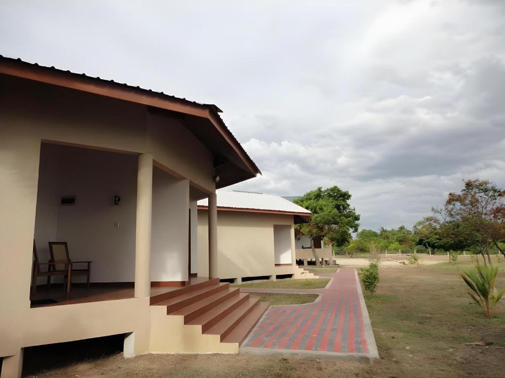 Naaval Hotel Batticaloa Exterior photo