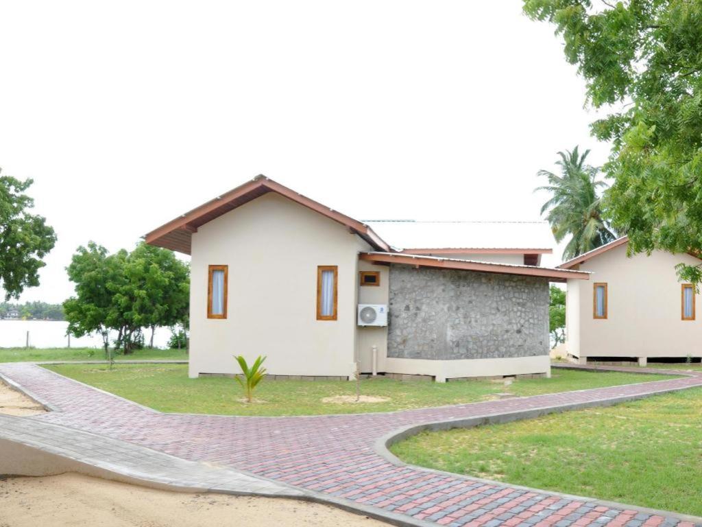 Naaval Hotel Batticaloa Exterior photo