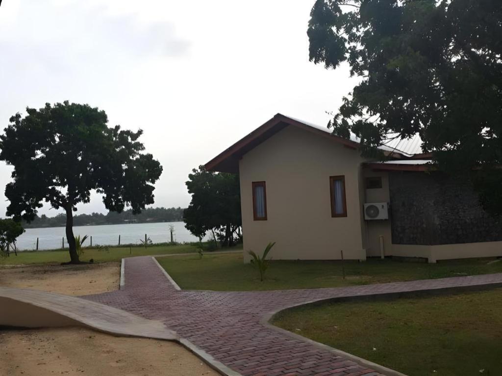 Naaval Hotel Batticaloa Exterior photo