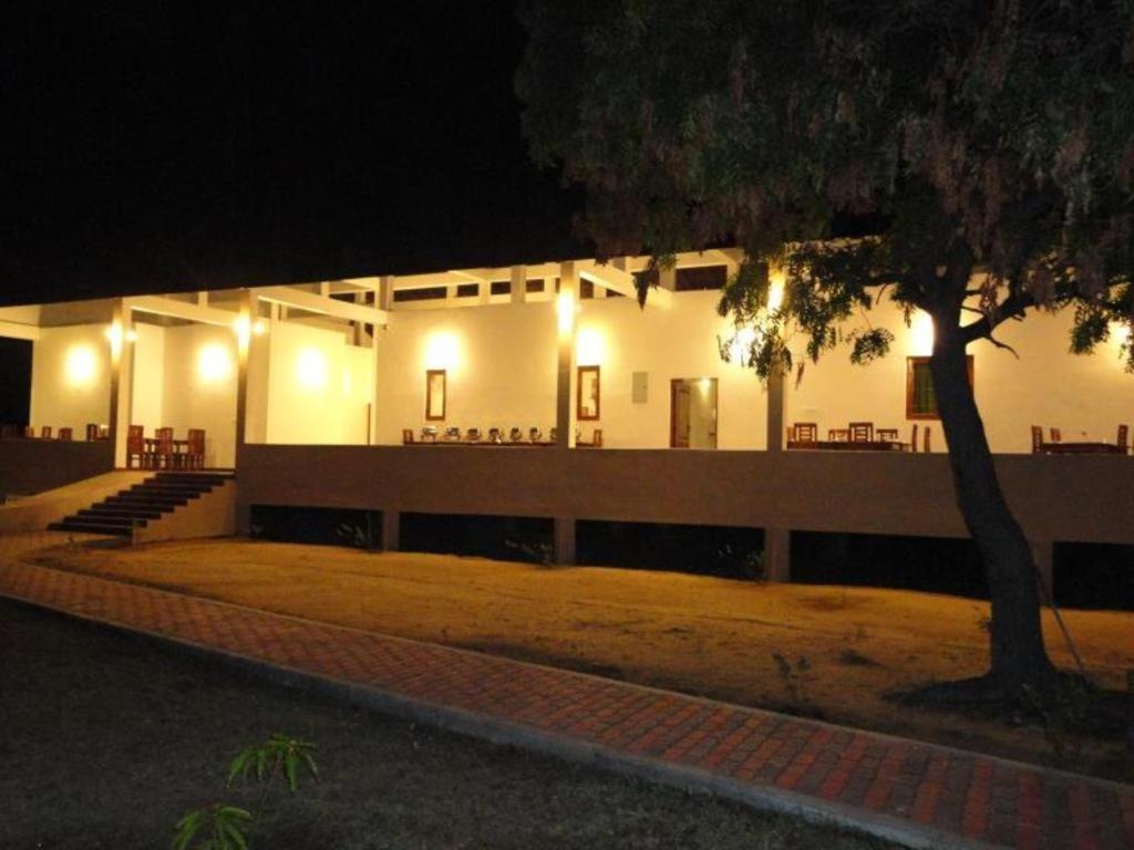 Naaval Hotel Batticaloa Exterior photo